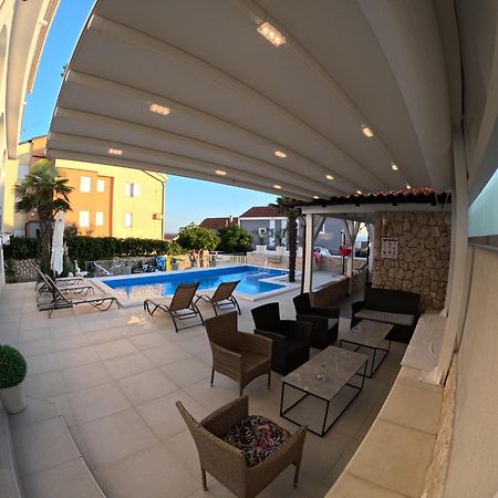 Apartments Sun Dance With Heated Pool Novalja Exteriör bild