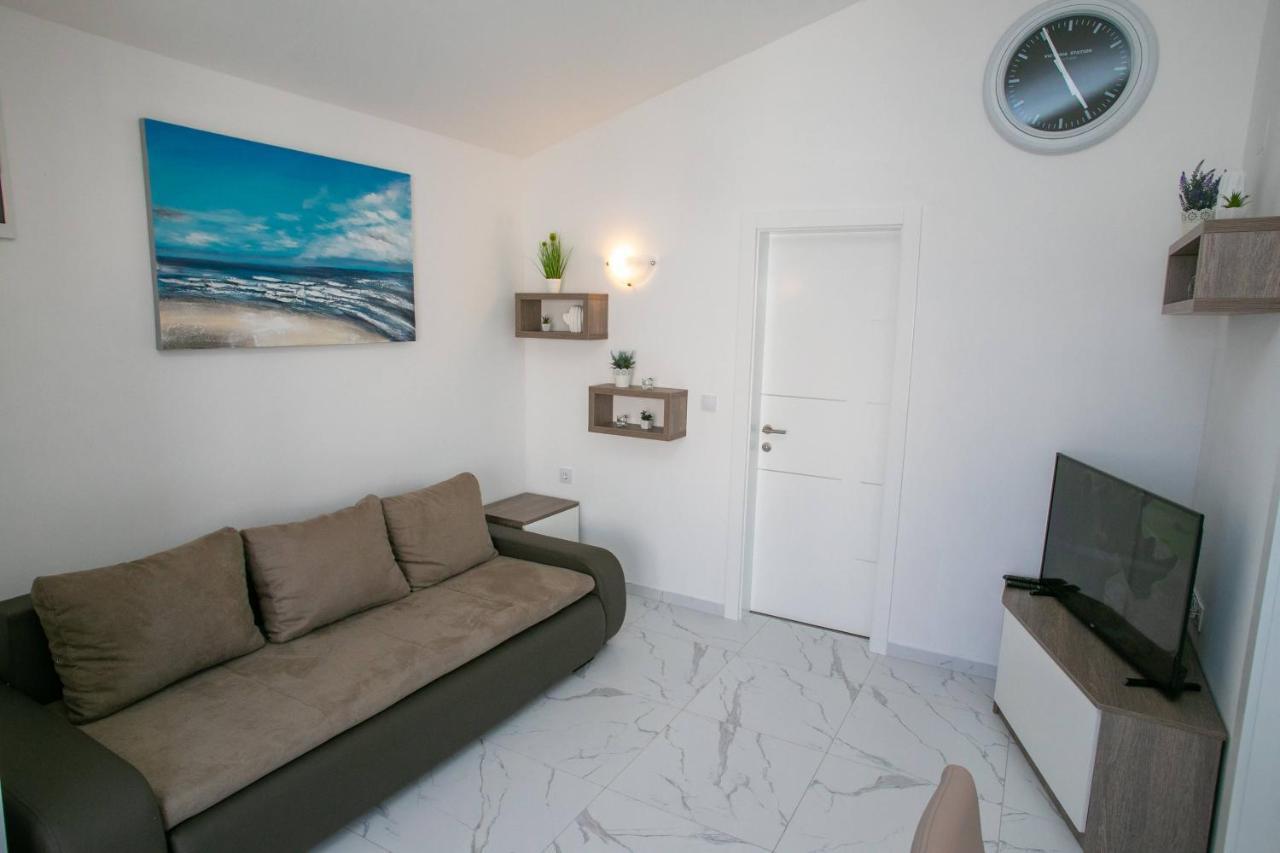 Apartments Sun Dance With Heated Pool Novalja Exteriör bild