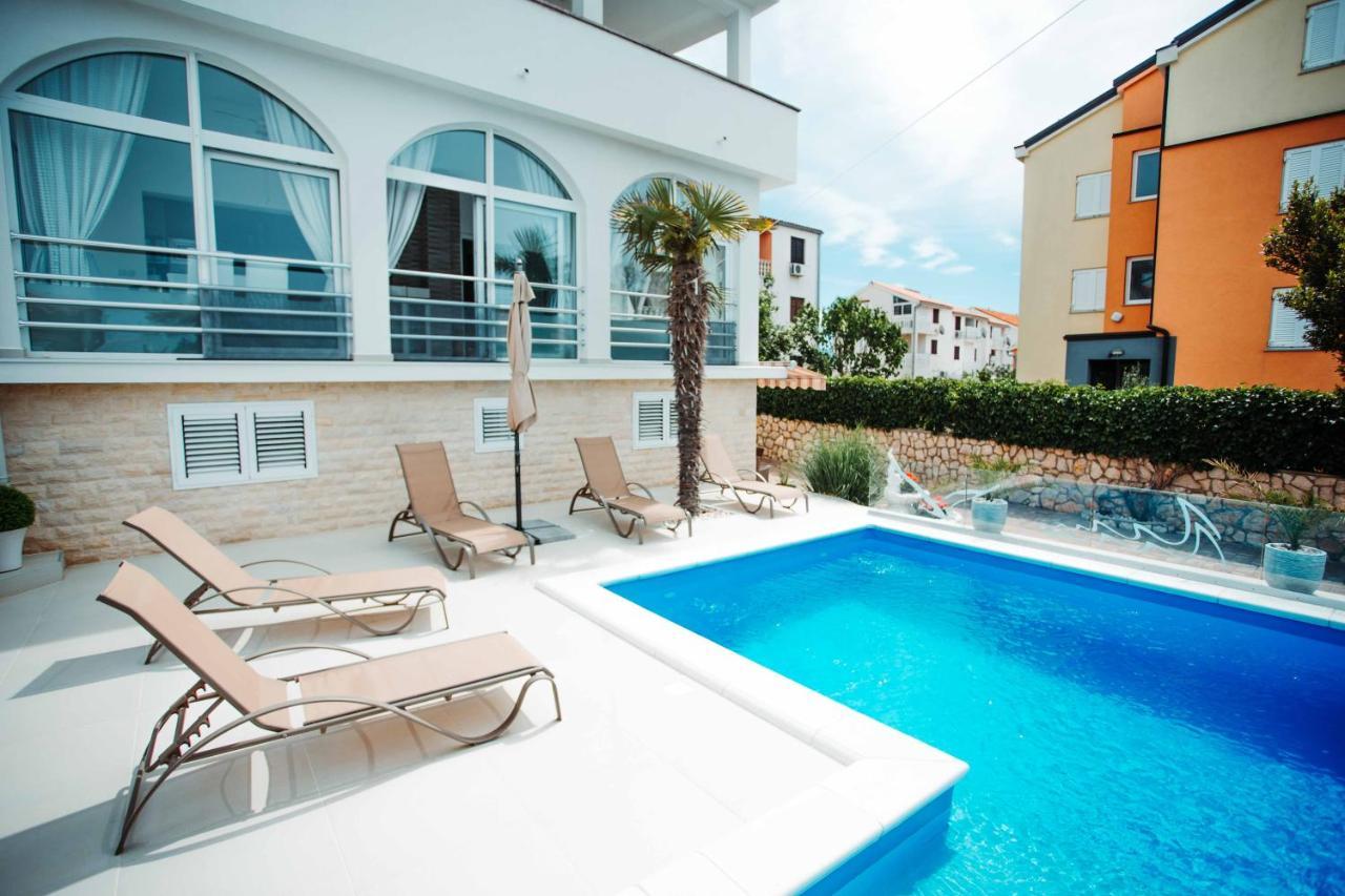 Apartments Sun Dance With Heated Pool Novalja Exteriör bild